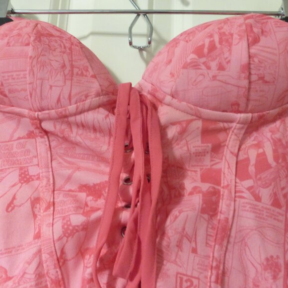 WONDER WOMAN x SHEIN pink strapless comic book print mini dress - Picture 3 of 10